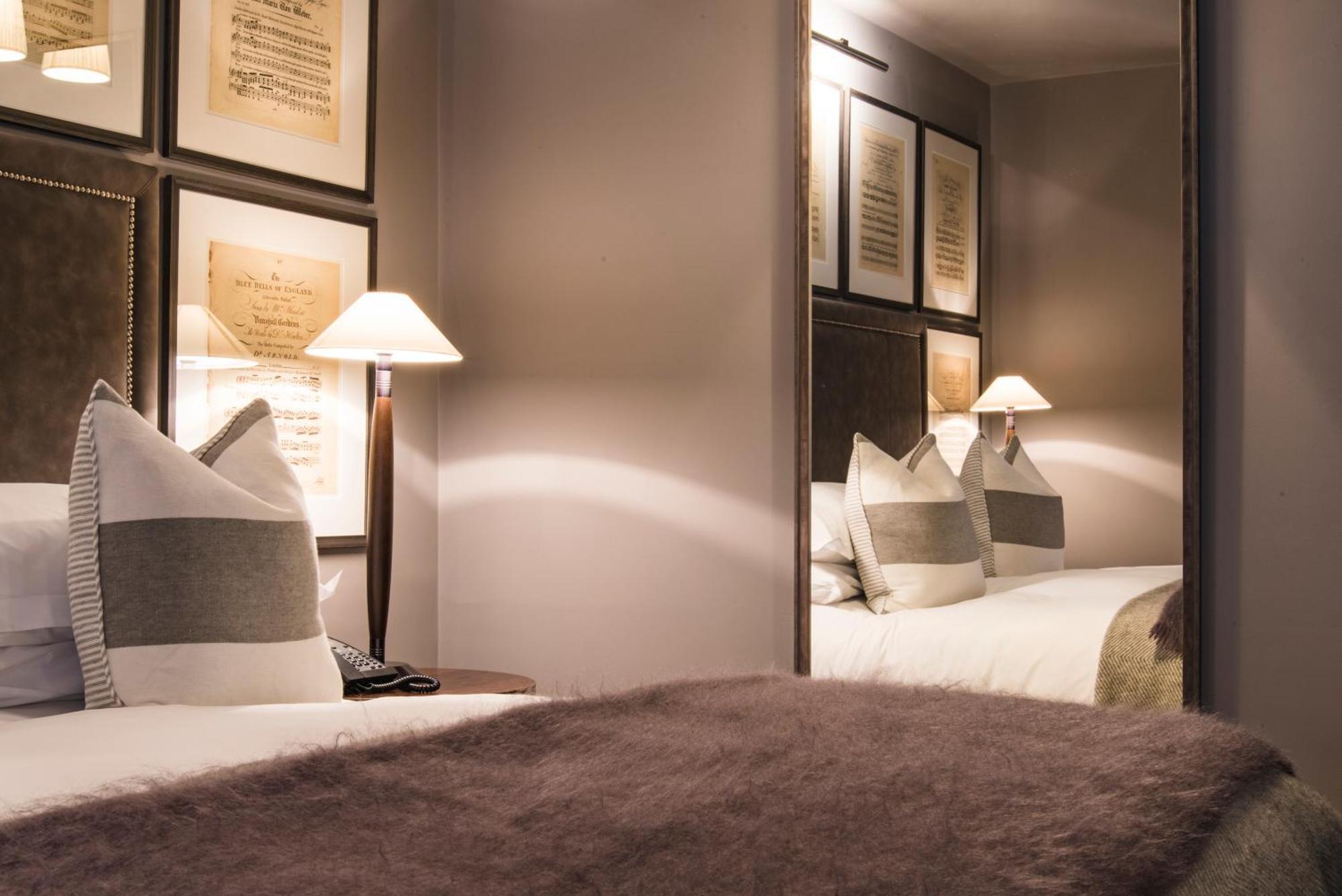 Hotel Dakota Leeds Leeds  Exterior foto A bedroom at the hotel