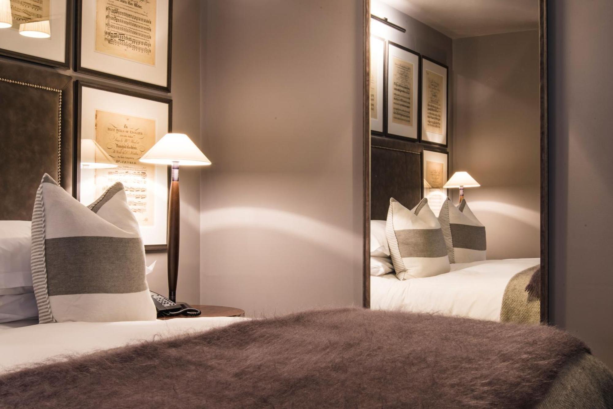 Hotel Dakota Leeds Leeds  Exterior foto A bedroom at the hotel
