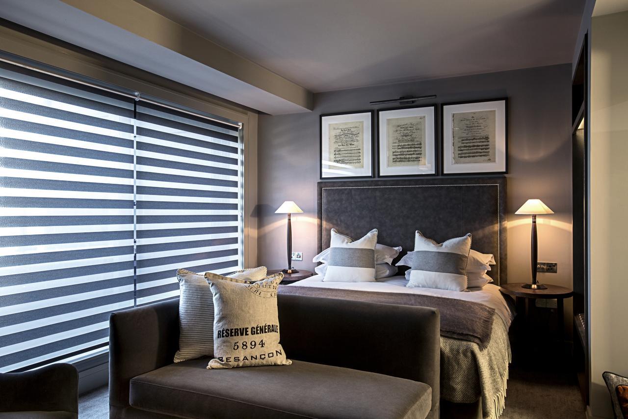 Hotel Dakota Leeds Leeds  Exterior foto A bedroom at the Hotel 57