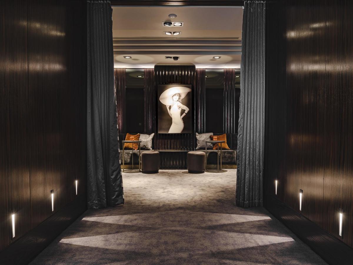 Hotel Dakota Leeds Leeds  Exterior foto The entrance to the club