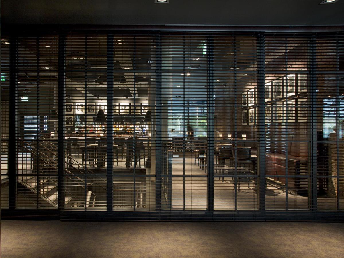 Hotel Dakota Leeds Leeds  Exterior foto The interior of the library