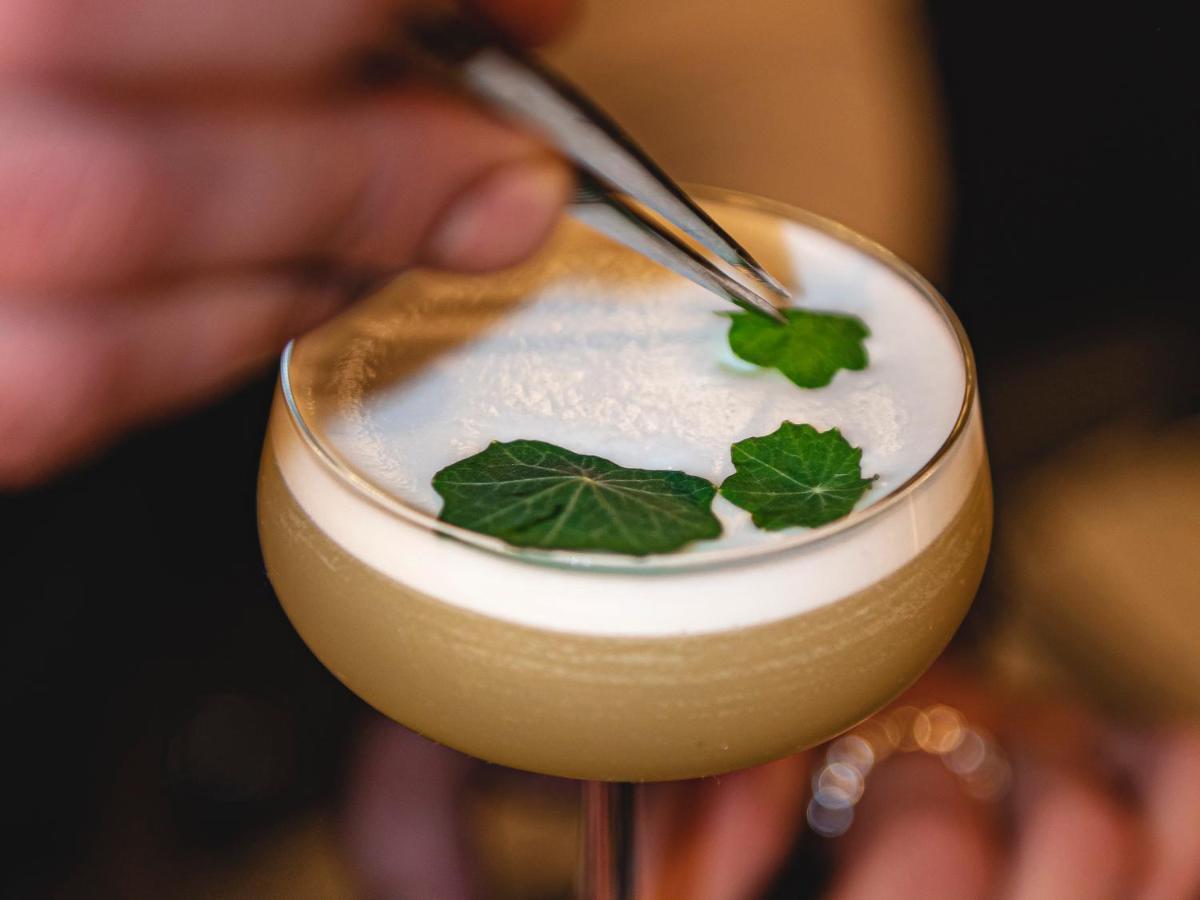 Hotel Dakota Leeds Leeds  Exterior foto A grasshopper cocktail