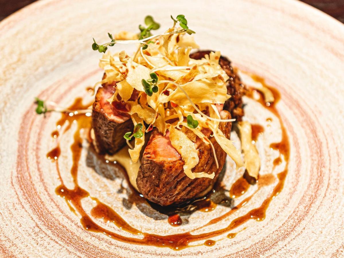 Hotel Dakota Leeds Leeds  Exterior foto A potato prepared with a potato chip topping